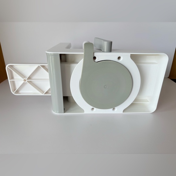 OXO Good Grips Tabletop Spiralizer with 3 Interchangeable Stainless Steel Blades - Picture 8 of 9